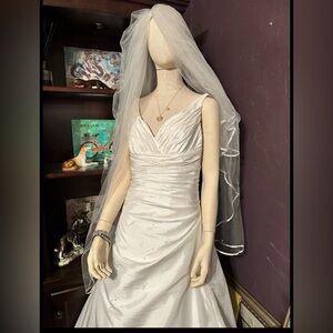 Casablanca #1831 White Wedding Dress Size 12‎ w/ Veil and Petticoat Preowned